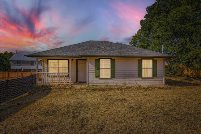 Building Photo - 930 Panorama Dr