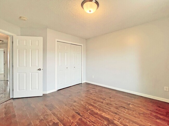 Building Photo - 11903 Emery Village Dr N