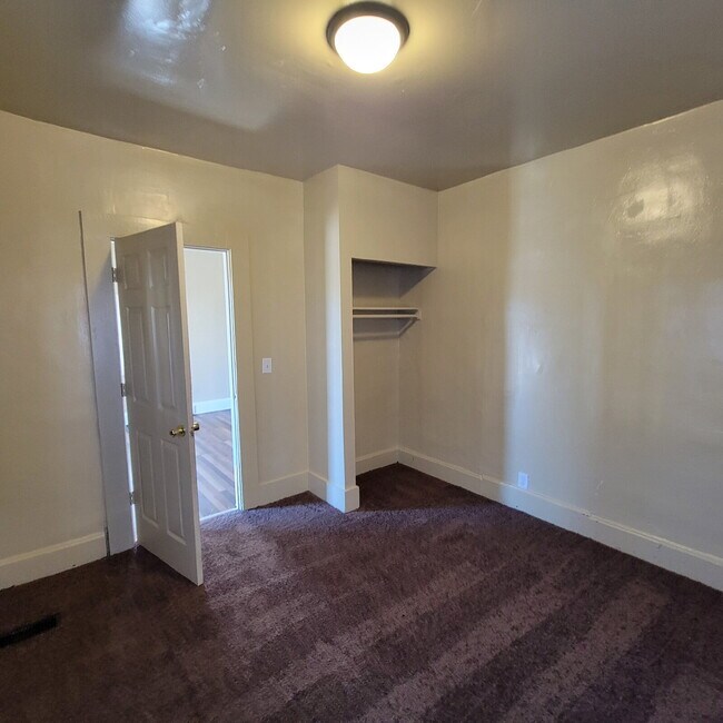 Building Photo - Near NW-Riverside 4BR/2BA House for RENT!