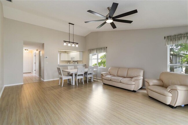 Building Photo - 880 Bird Bay Dr W