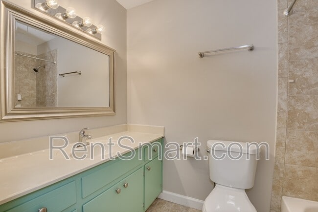Building Photo - 250 Almon Ct