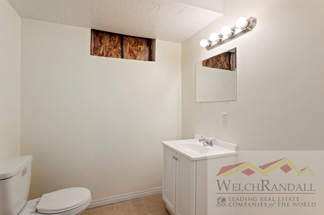 Building Photo - 3 Bedroom Layton Home