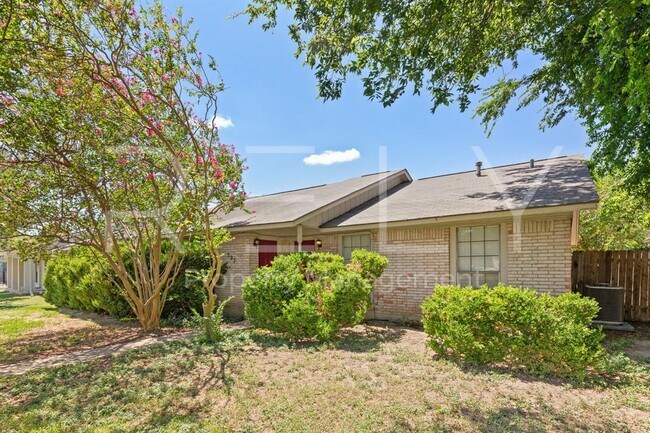 Building Photo - 205 W William Cannon Dr