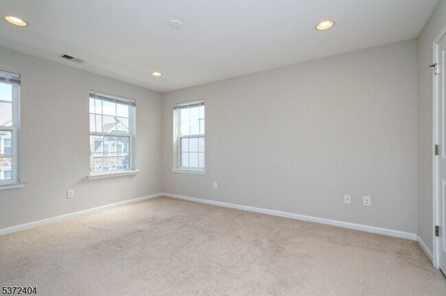 Building Photo - 1601 Hights Farm Rd S