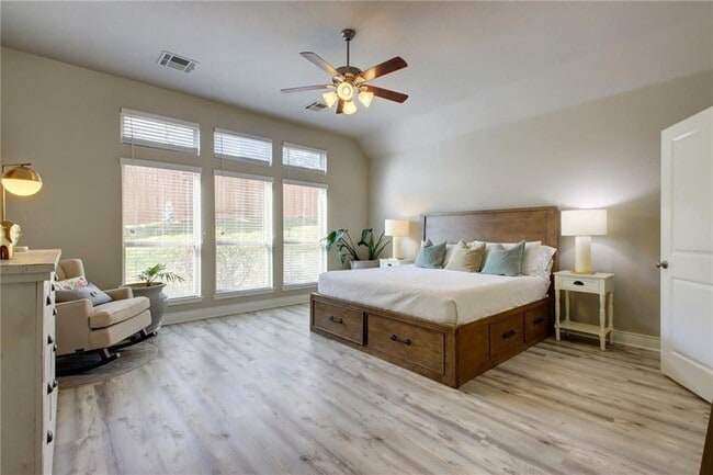 Building Photo - 18505 McKay Cove