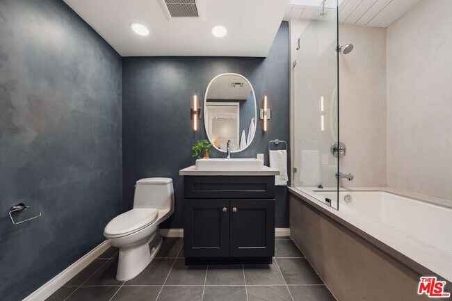 Building Photo - 831 14th St