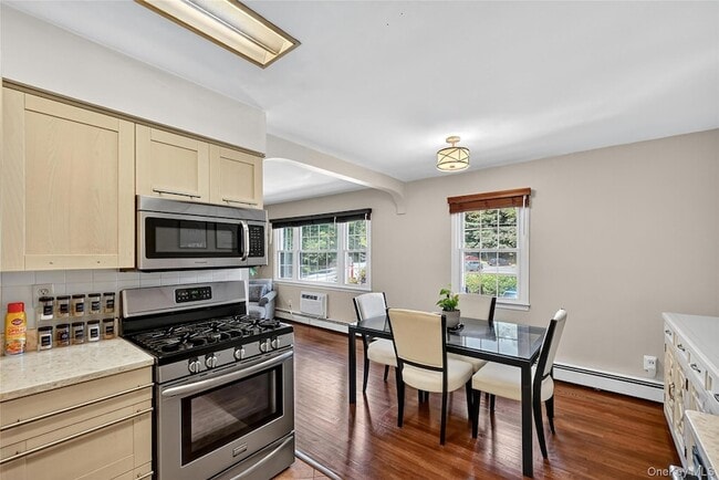 Building Photo - 16 Roundtree Cir