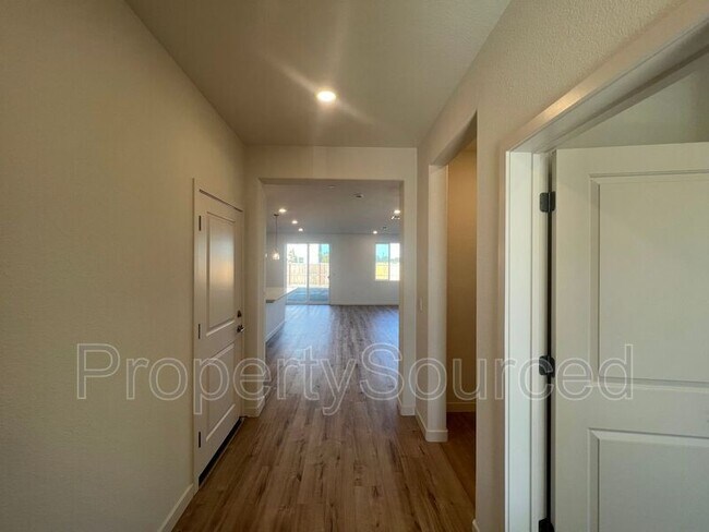 Building Photo - 1029 Pipit St