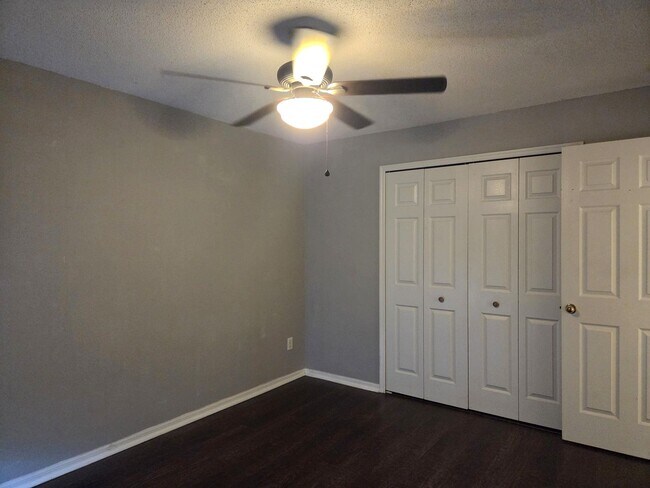 Building Photo - Move in Ready 3/2 in Sunset Village