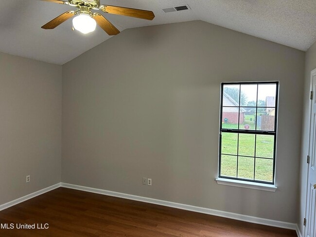 Building Photo - 6589 Pleasant Acres Dr