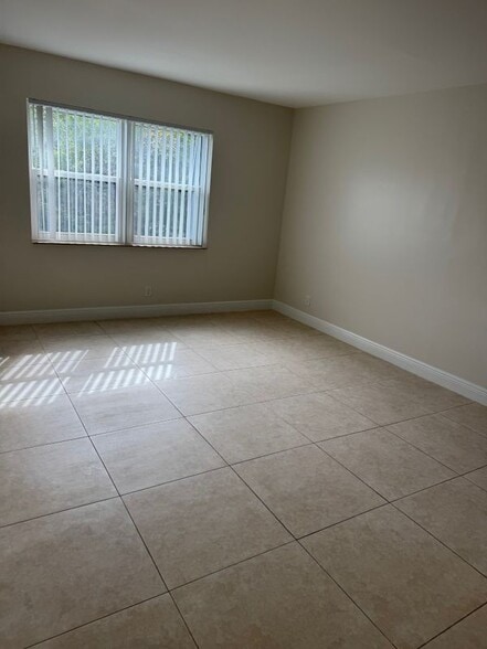 Building Photo - 3101 Oakland Shores Dr