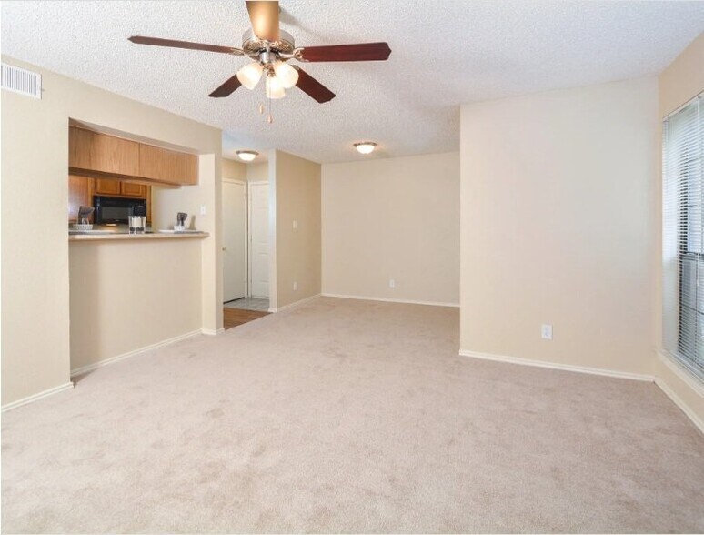 Building Photo - 9971 Quail Blvd