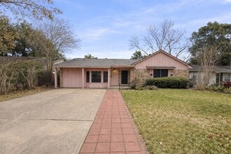 Building Photo - 313 Sycamore St