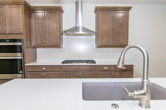 Building Photo - 717 Risdon Trail S