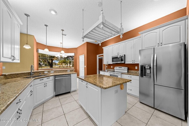 Building Photo - 949 SE Gardenbrook Ct