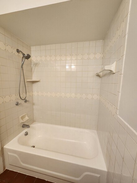 Building Photo - 2744 Dalton Ave