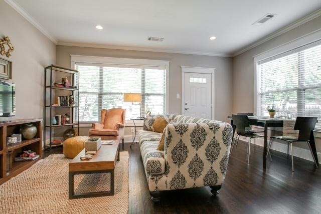 Building Photo - Beautiful, extensively renovated Historic Craftsman Triplex in North Oak Cliff
