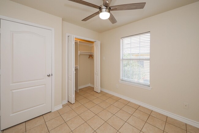 Building Photo - 1000 Ranchway Dr