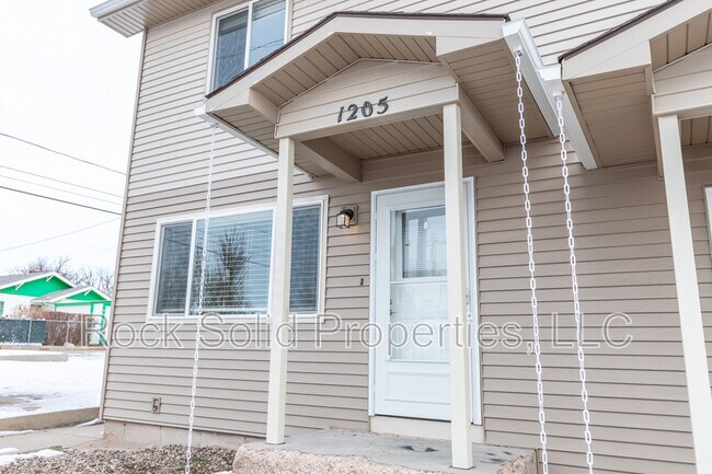Building Photo - 1205 Crook Ave