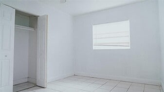 Building Photo - 6320 SW 10th Ct