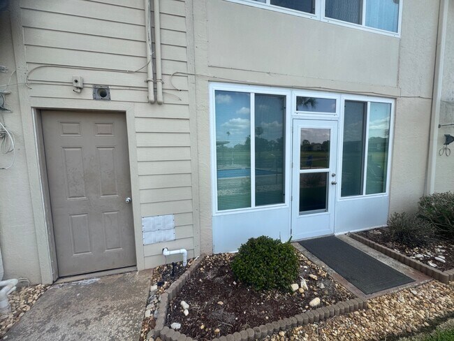 Building Photo - 3607 Edgewater Dr