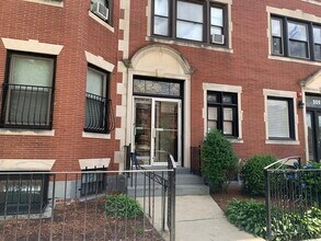 Building Photo - 907 Beacon St