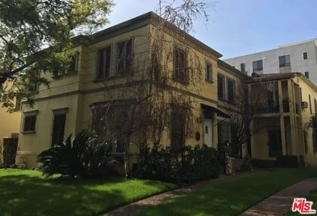 Building Photo - 157 N La Peer Dr