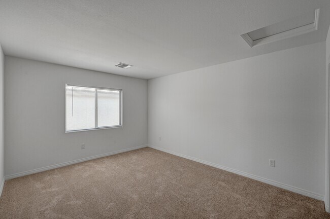 Building Photo - 630 Great River Ave