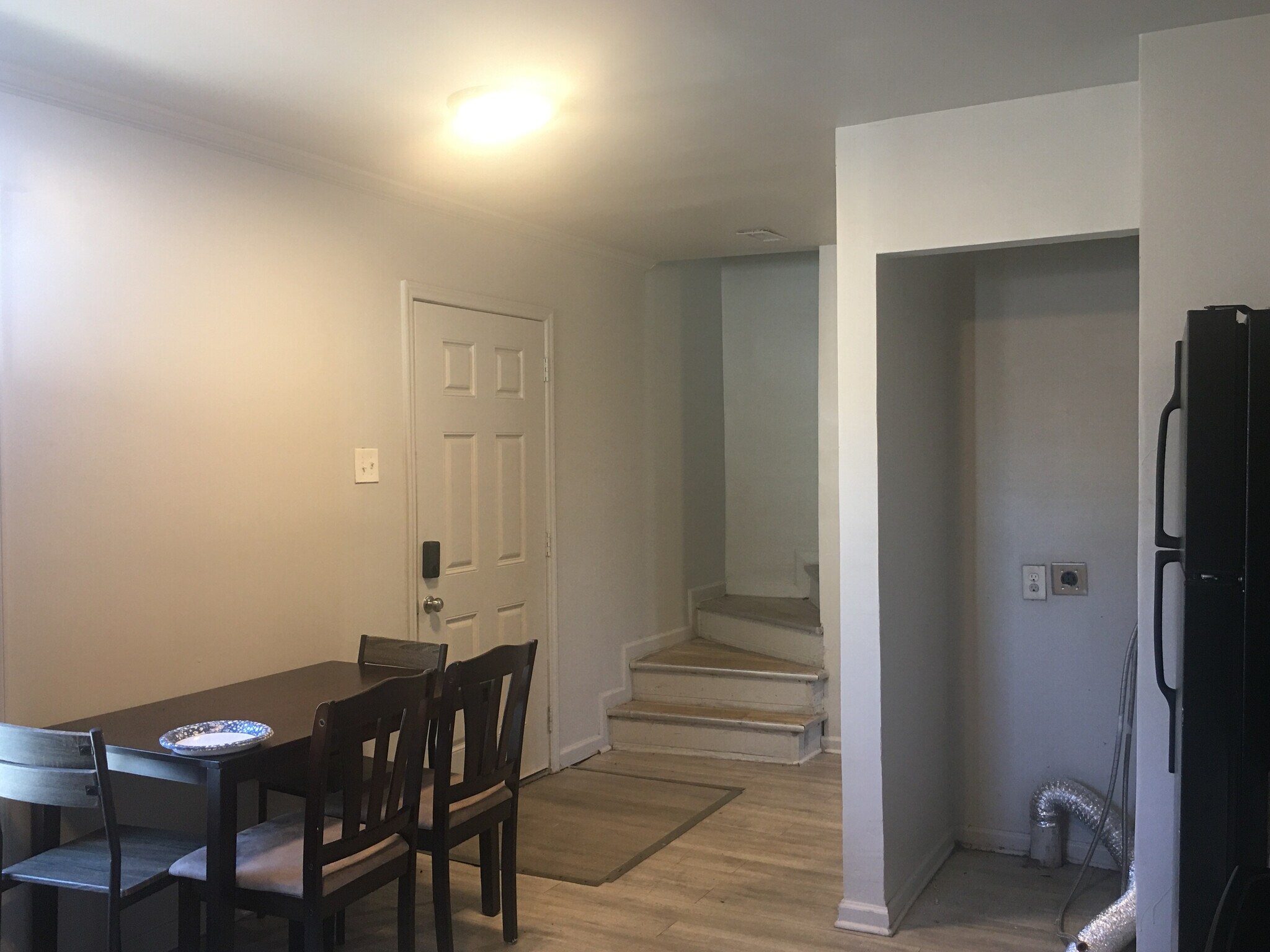 Building Photo - Room in Duplex on Beck St