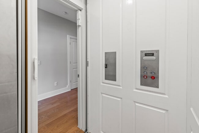 Building Photo - 681 Ocean Palm Way