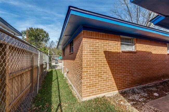 Building Photo - 4812 Cruse Rd