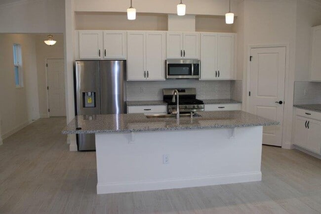Building Photo - BRAND NEW 3 BEDROOM SINGLE FAMILY HOME IN ...