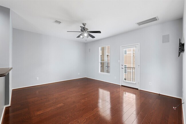 Building Photo - 1211 Ennis St