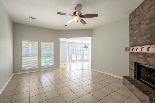 Building Photo - 1520 Strasburg Cir