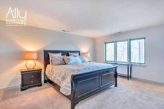 Building Photo - 501 Rookwood Pl