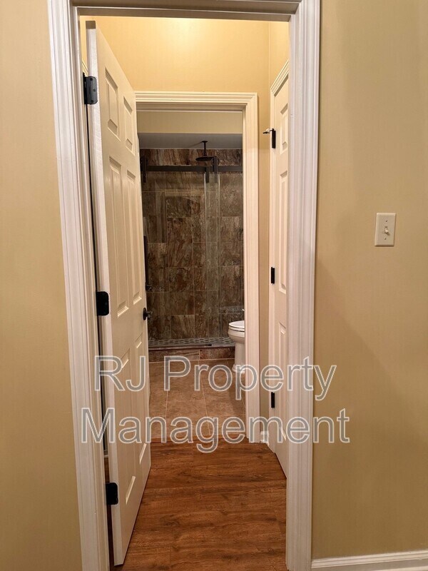 Building Photo - 8610 Dena Cove W