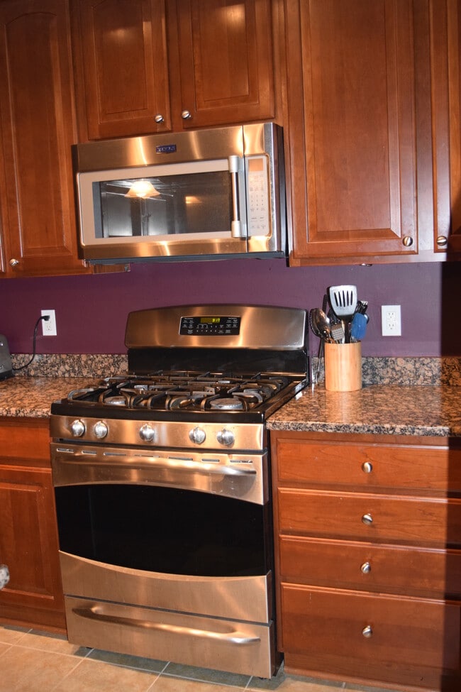 Building Photo - 2500 Eastbourne Dr