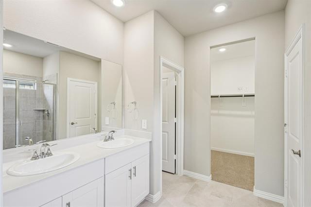 Building Photo - 711 Dotty Dr