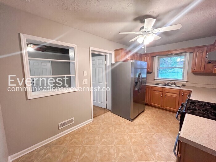 Building Photo - 2262 Alpha Dr