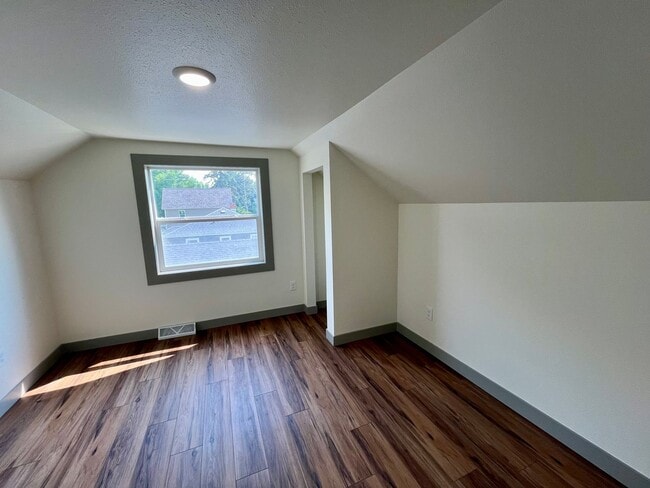 Building Photo - 3 Bed 1.5 Bath Single Family Home in Wausau