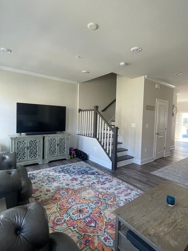 Building Photo - FOUR LEVEL TOWNHOUSE IN DOWNTOWN CROWN, 2 ...