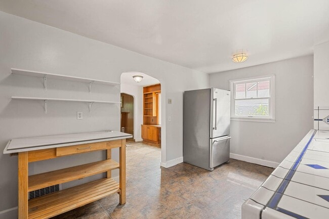 Building Photo - Amazing vintage 2-bdrm/2-bath Cully home—Giant garden, detached art studio, great location