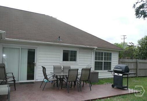 Building Photo - 2 St Ives Dr