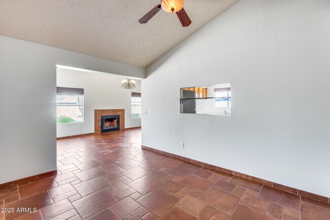 Building Photo - 12512 N 85th Ln