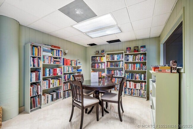 Building Photo - 5600 N Flagler Dr