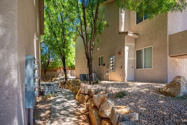 Building Photo - 184 S Valley View Dr