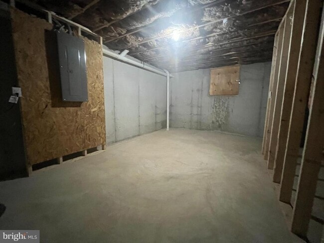 Building Photo - 409 5th St