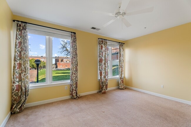 Building Photo - 35 E All Saints St