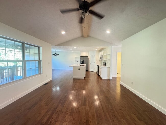 Building Photo - WELCOME HOME!