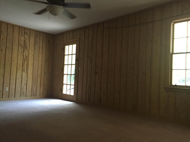 Building Photo - 114 Greenbriar Trail